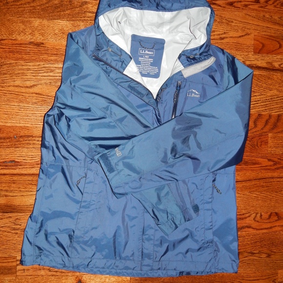 L.L. Bean Waterproof Women's Rain Jacket - Picture 1 of 4